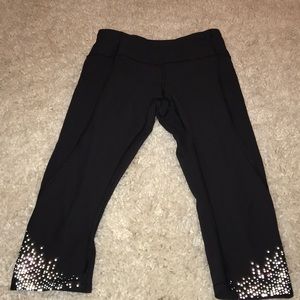 LULU LEMON SHORT LEGGINGS!!!! NEVER WORN !!!!!!